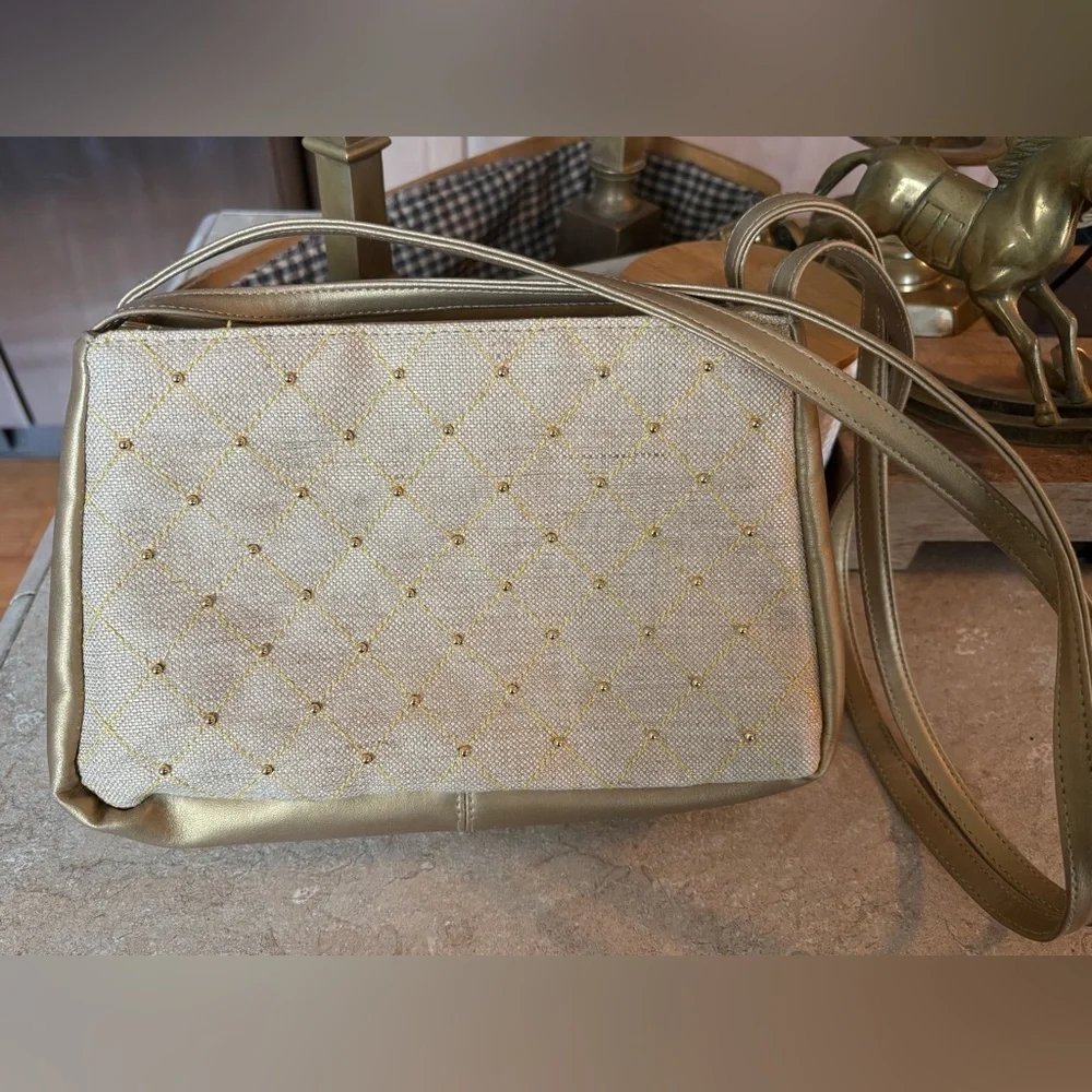 Vintage Warren Reed shoulder bag with gold bead accents in excellent condition!